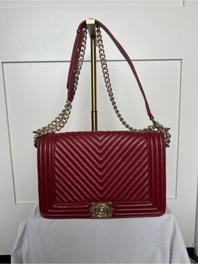Luxury Quilted Red Shoulder Bag with Gold Chain